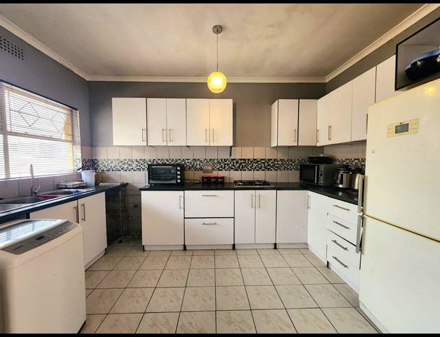 2 BEDROOM APARTMENT FOR SALE IN GOODWOOD ESTATE